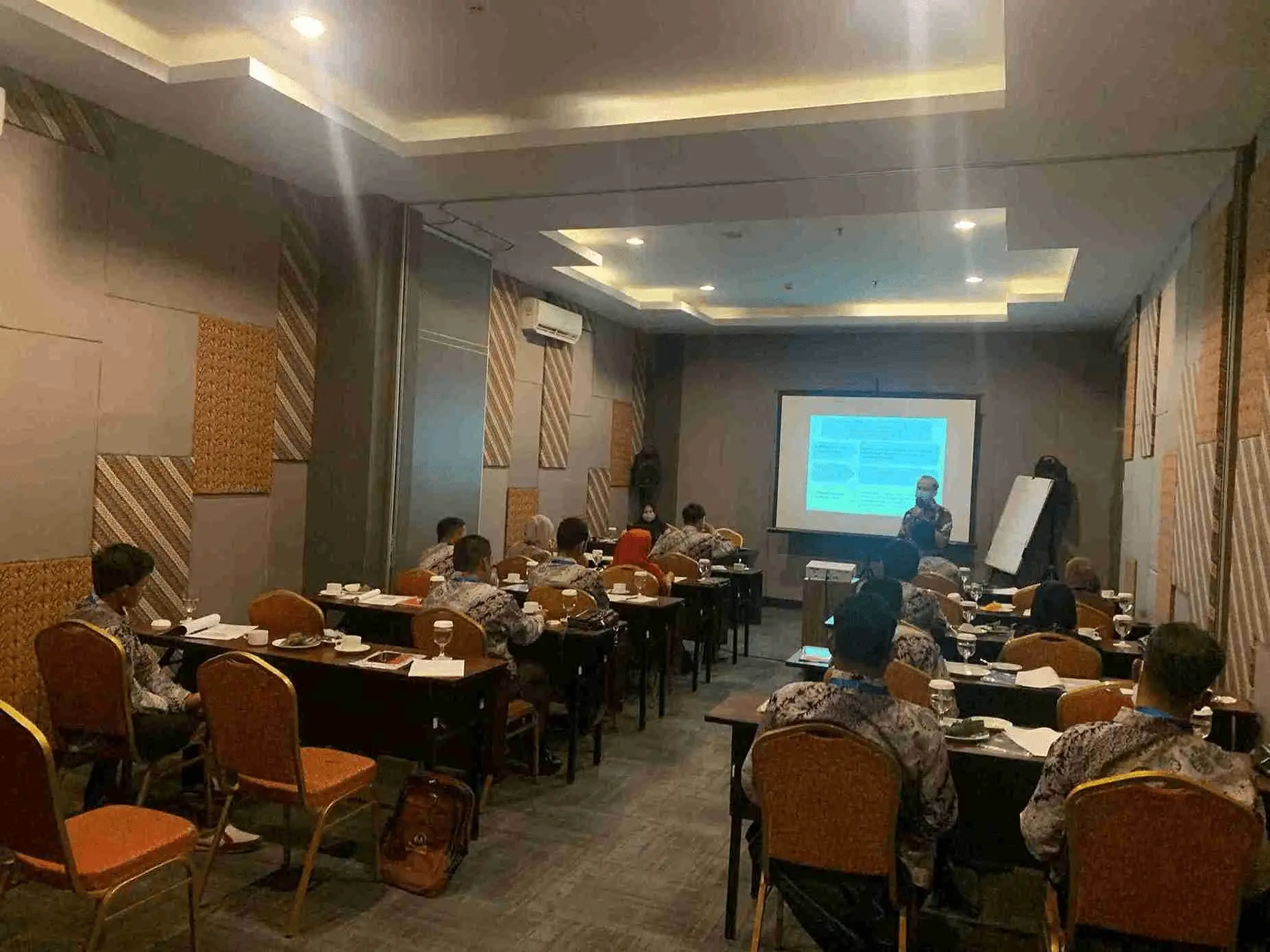 Praktik penyusunan IKU berbasis RENSTRA untuk evaluasi kinerja Sekretariat DPRD